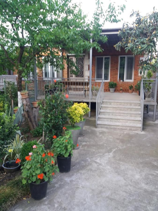 Guest House Darejani Kutaisi Exterior photo