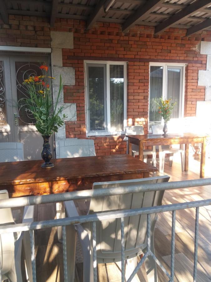 Guest House Darejani Kutaisi Exterior photo